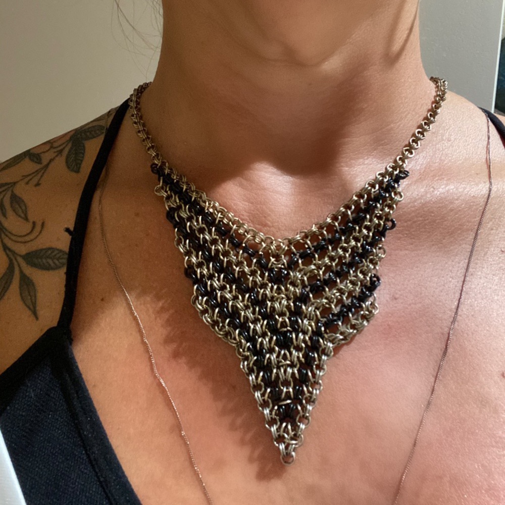 Sexy Chevron V Metal Choker